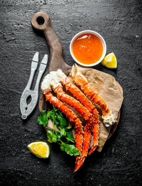 Fresh Crab Lemon Slice Parsley Sauce Black Rustic Background — Stock Photo, Image