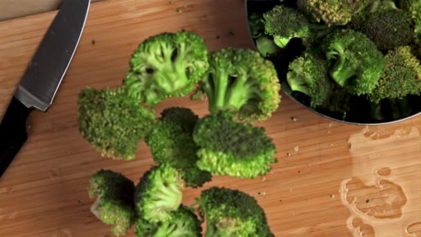Broccoli Falls Board Filmed Slow Motion 1000 Fps High Quality — Stock Video