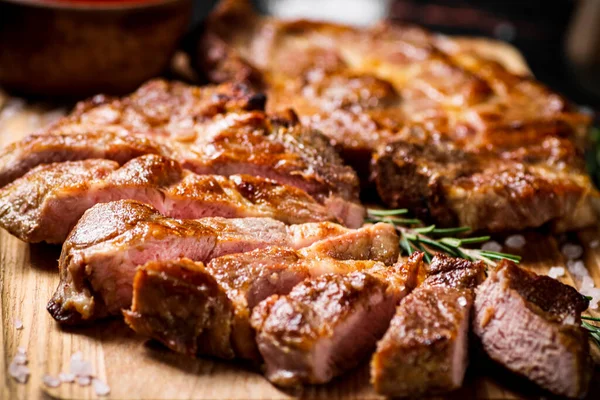 Slices Grilled Steak Pork Wooden Cutting Board Dark Background High — Stock Photo, Image