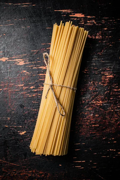 Spaghetti Dry Tied Rope Dark Background High Quality Photo — Stock Photo, Image