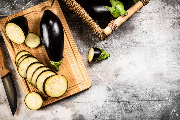 Cut Pieces Ripe Eggplant Wooden Cutting Board Gray Background High — Stockfoto