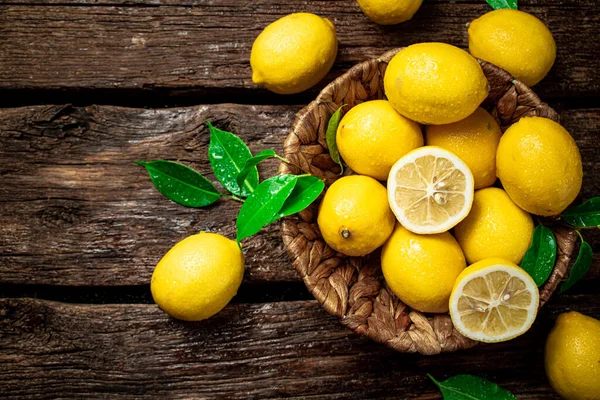 Halves Whole Lemons Leaves Basket Wooden Background High Quality Photo — Stock Photo, Image