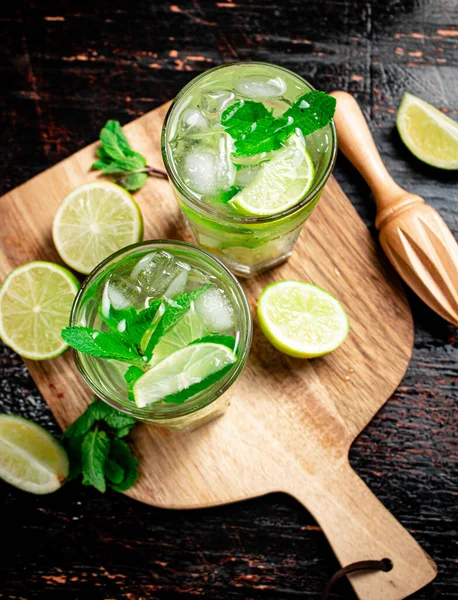 Mojito Pieces Lime Cutting Board Rustic Dark Background High Quality — Foto Stock