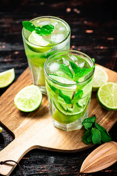 Mojito Pieces Lime Cutting Board Rustic Dark Background High Quality — Foto Stock