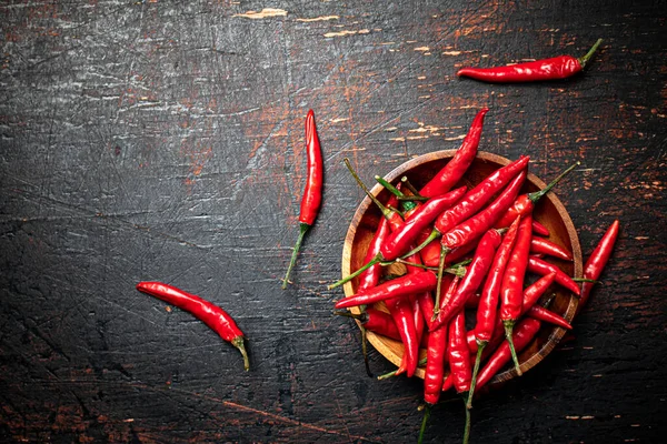 Wooden Plate Hot Chili Peppers Rustic Dark Background High Quality — Fotografia de Stock
