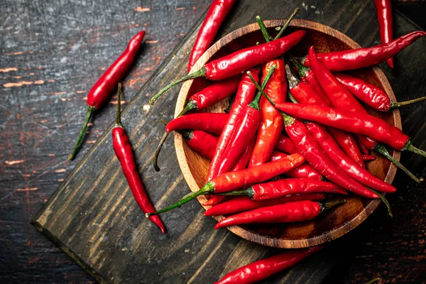 Red Chili Pepper Pods Cutting Board Rustic Dark Background High — стоковое фото