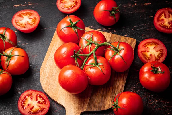 토마토 어두운 배경에 고품질 — 스톡 사진