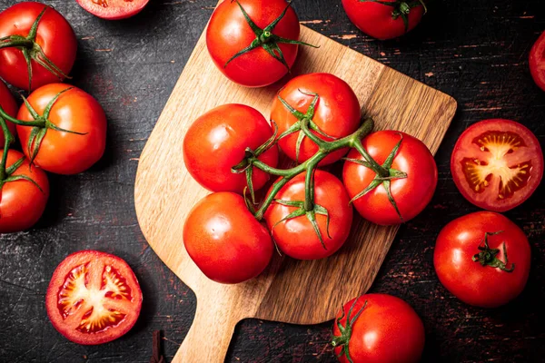 토마토 어두운 배경에 고품질 — 스톡 사진