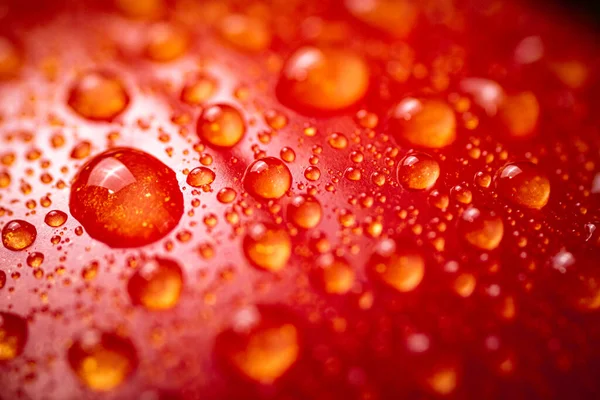 Tomate Mûre Rouge Avec Des Gouttes Eau Arrière Plan Macro — Photo