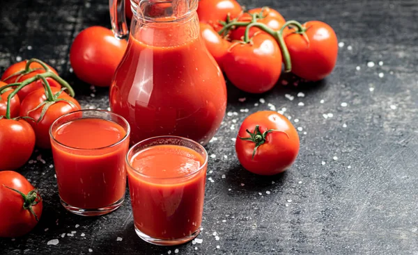 Juice Ripe Tomatoes Glass Rustic Dark Background High Quality Photo — Stock Photo, Image