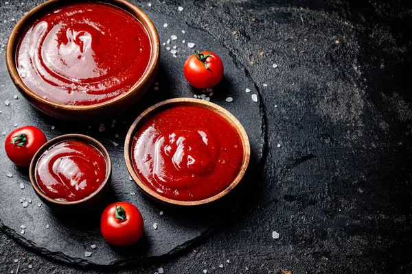 Tomato Sauce Wooden Plate Stone Board Salt Black Background High — Stock Photo, Image