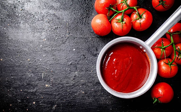 Tomato Sauce Ripe Fresh Tomatoes Branch Black Background High Quality — Stock Photo, Image