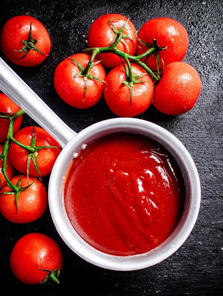 Tomato Sauce Ripe Fresh Tomatoes Branch Black Background High Quality — стоковое фото