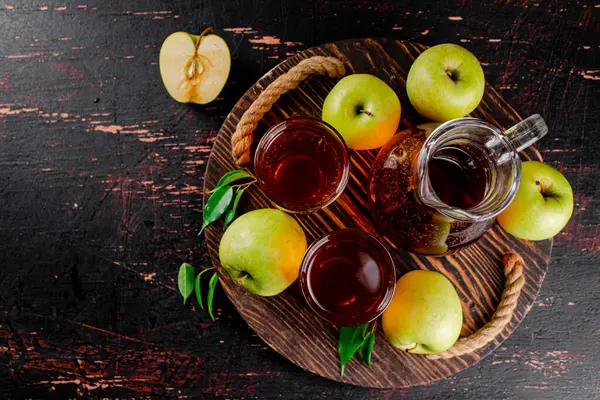 Apple Juice Wooden Tray Rustic Dark Background High Quality Photo — Stockfoto