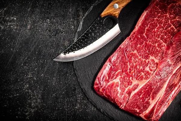 Raw Beef Stone Board Knife Black Background High Quality Photo — ストック写真