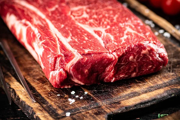 Piece Fresh Raw Beef Cutting Board Dark Background High Quality — Stockfoto