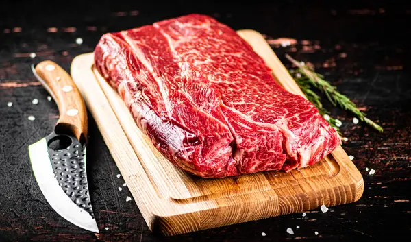 Raw Beef Cutting Board Knife Rosemary Dark Background High Quality — ストック写真