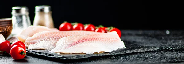 Raw Fish Fillet Tomatoes Spices Black Background High Quality Photo — Zdjęcie stockowe