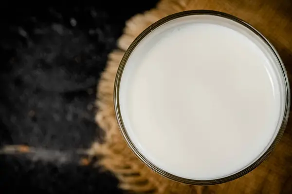 Full Glass Fresh Milk Napkin Black Background High Quality Photo — Stock fotografie