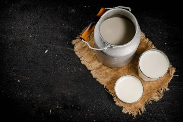 Fresh Milk Can Table Black Background High Quality Photo —  Fotos de Stock