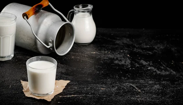 Fresh Country Milk Glass Table Black Background High Quality Photo — Fotografia de Stock