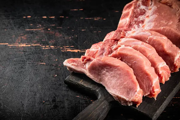 Raw Pork Cutting Board Dark Background High Quality Photo — Stock fotografie