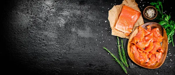 Salted Salmon Rosemary Parsley Spices Black Background High Quality Photo — Stock Photo, Image