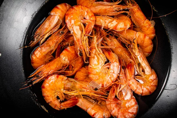 Saucepan Cooked Boiled Shrimp Black Background High Quality Photo — 스톡 사진