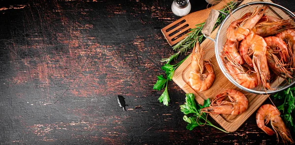 Boiled Shrimp Colander Cutting Board Parsley Dark Background High Quality — стоковое фото
