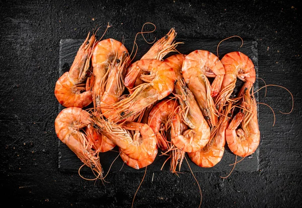Delicious Boiled Shrimp Stone Board Black Background High Quality Photo — стоковое фото