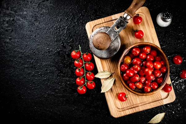 Pickling Ripe Tomatoes Cutting Board Black Background High Quality Photo — Stok fotoğraf