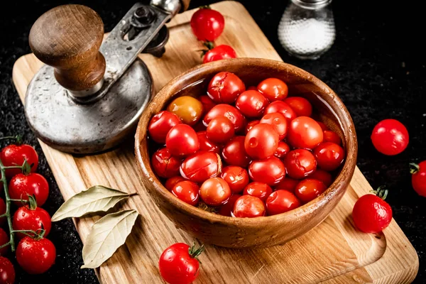 Pickling Ripe Tomatoes Cutting Board Black Background High Quality Photo — 스톡 사진