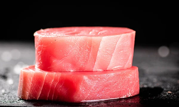 Raw Tuna Steaks Table Black Background High Quality Photo — Stockfoto
