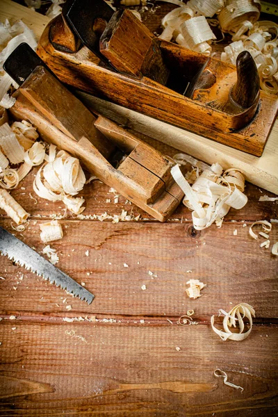Working Tool Planer Wooden Shavings Wooden Background High Quality Photo — Stockfoto