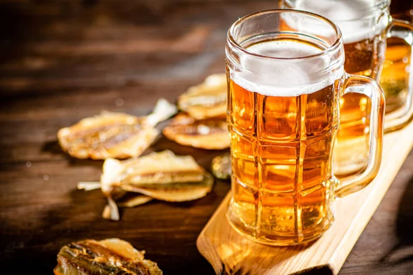 Glasses Beer Dried Fish Wooden Board — Stock Photo, Image