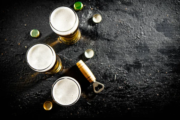 Bicchieri Con Birra Sfondo Rustico — Foto Stock