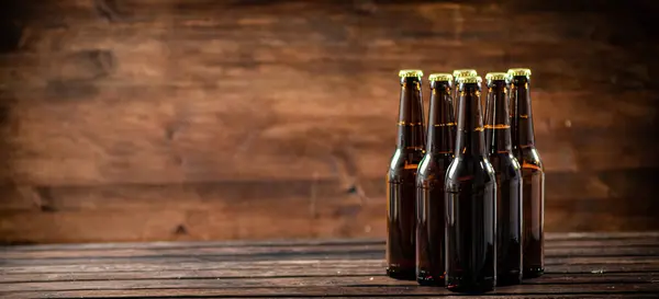 Botellas Cerveza Sobre Fondo Madera — Foto de Stock