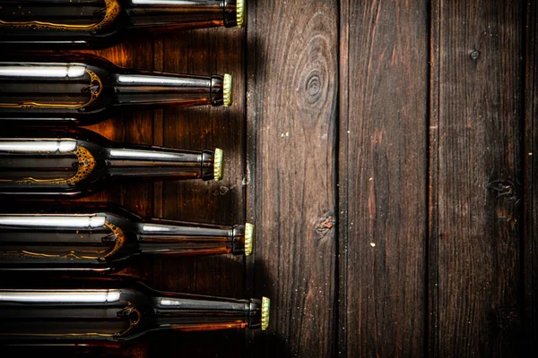 Garrafa Cerveja Fundo Madeira — Fotografia de Stock