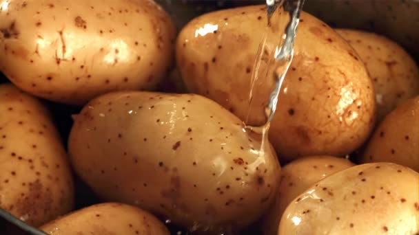 Aardappelen Water Gefilmd Slow Motion 1000 Fps Hoge Kwaliteit Fullhd — Stockvideo