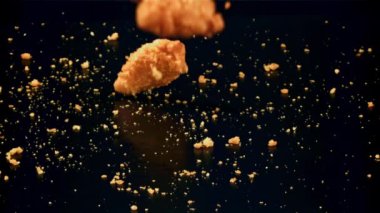 Külçeler masaya düştü. Film, yavaş çekim 1000 fp. Yüksek kaliteli FullHD görüntüler