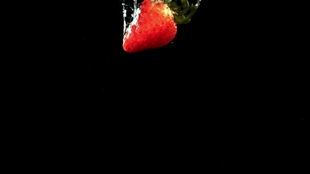 草莓泡在水下 电影是慢动作1000 Fps 优质Fullhd影片 — 图库视频影像