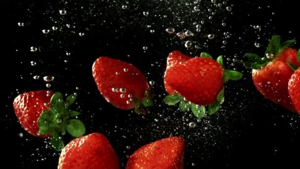 草莓水底有气泡 电影是慢动作1000 Fps 优质Fullhd影片 — 图库视频影像