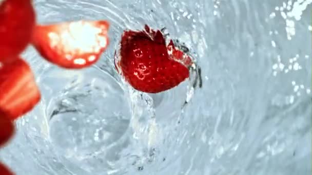 イチゴは渦に陥る 撮影はスローモーション1000 Fpsです 高品質のフルHd映像 — ストック動画