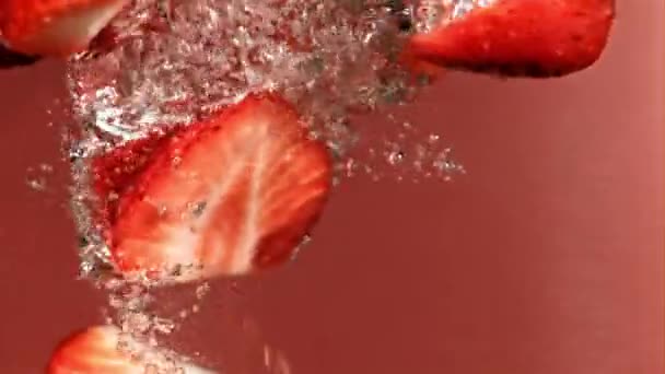 草莓泡在水下 电影是慢动作1000 Fps 优质Fullhd影片 — 图库视频影像