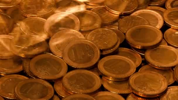 Monedas Euros Llamas Filmado Cámara Lenta 1000 Fps Imágenes Fullhd — Vídeos de Stock