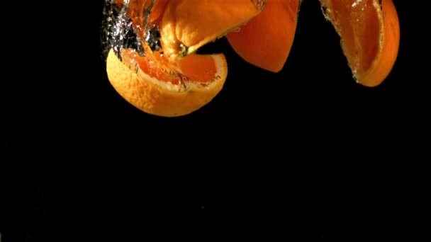 橙片掉到水下了 电影是慢动作1000 Fps 优质Fullhd影片 — 图库视频影像