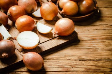 Taze soğan. Kırsal arkaplanda .