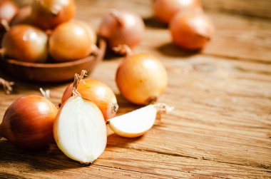 Taze soğan. Kırsal arkaplanda .