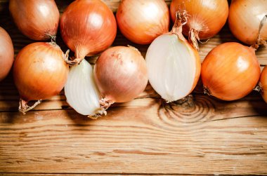 Taze soğan. Kırsal arkaplanda .