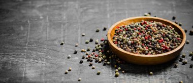 Köy arka planında karabiber..